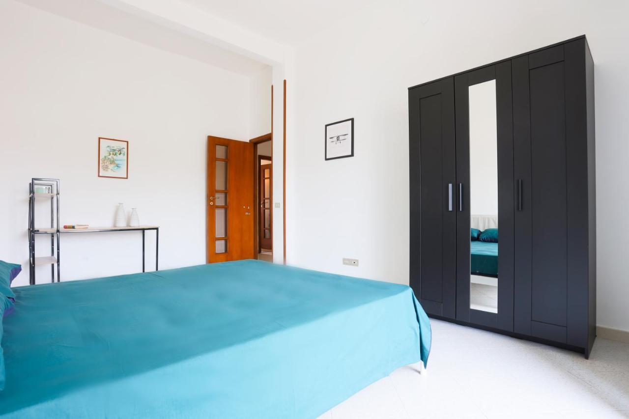 Bright Apartment Near The Sea With Parking Salerno Exterior photo