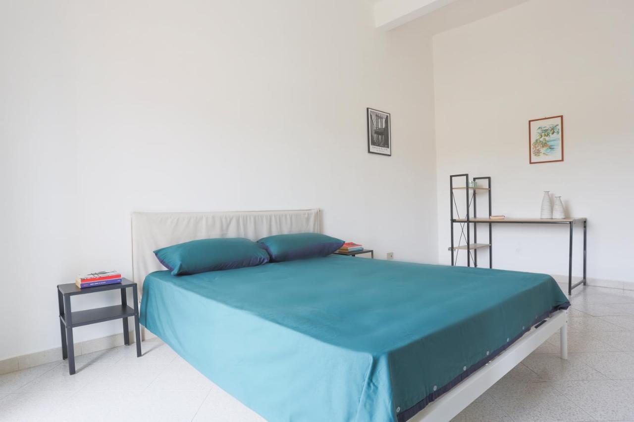 Bright Apartment Near The Sea With Parking Salerno Exterior photo