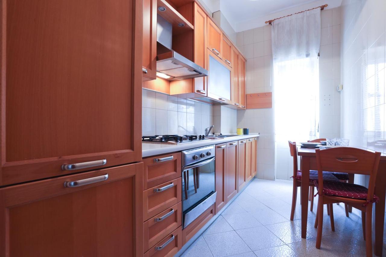 Bright Apartment Near The Sea With Parking Salerno Exterior photo