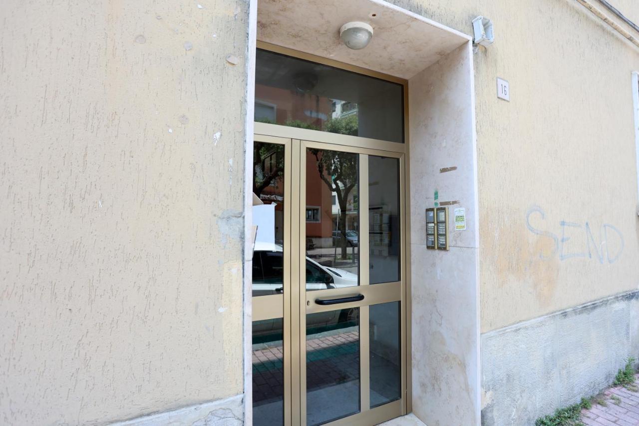 Bright Apartment Near The Sea With Parking Salerno Exterior photo