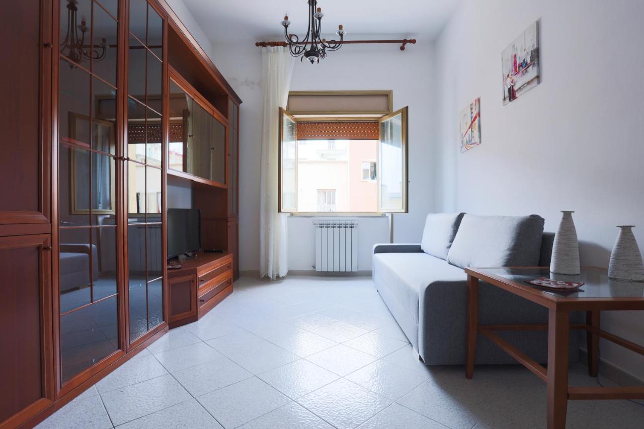 Bright Apartment Near The Sea With Parking Salerno Exterior photo