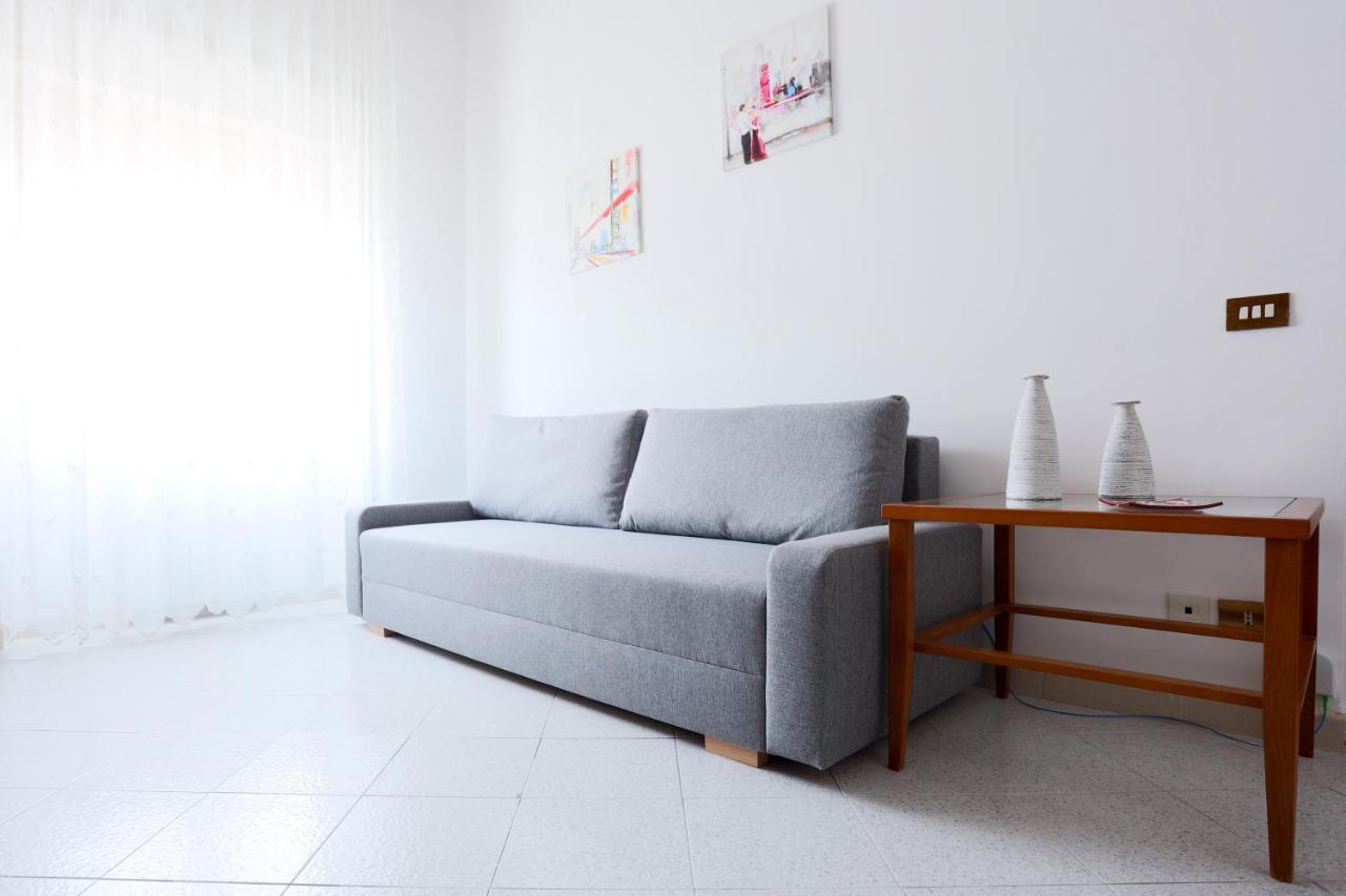 Bright Apartment Near The Sea With Parking Salerno Exterior photo