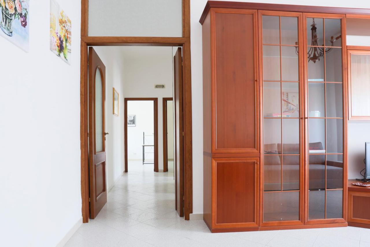 Bright Apartment Near The Sea With Parking Salerno Exterior photo