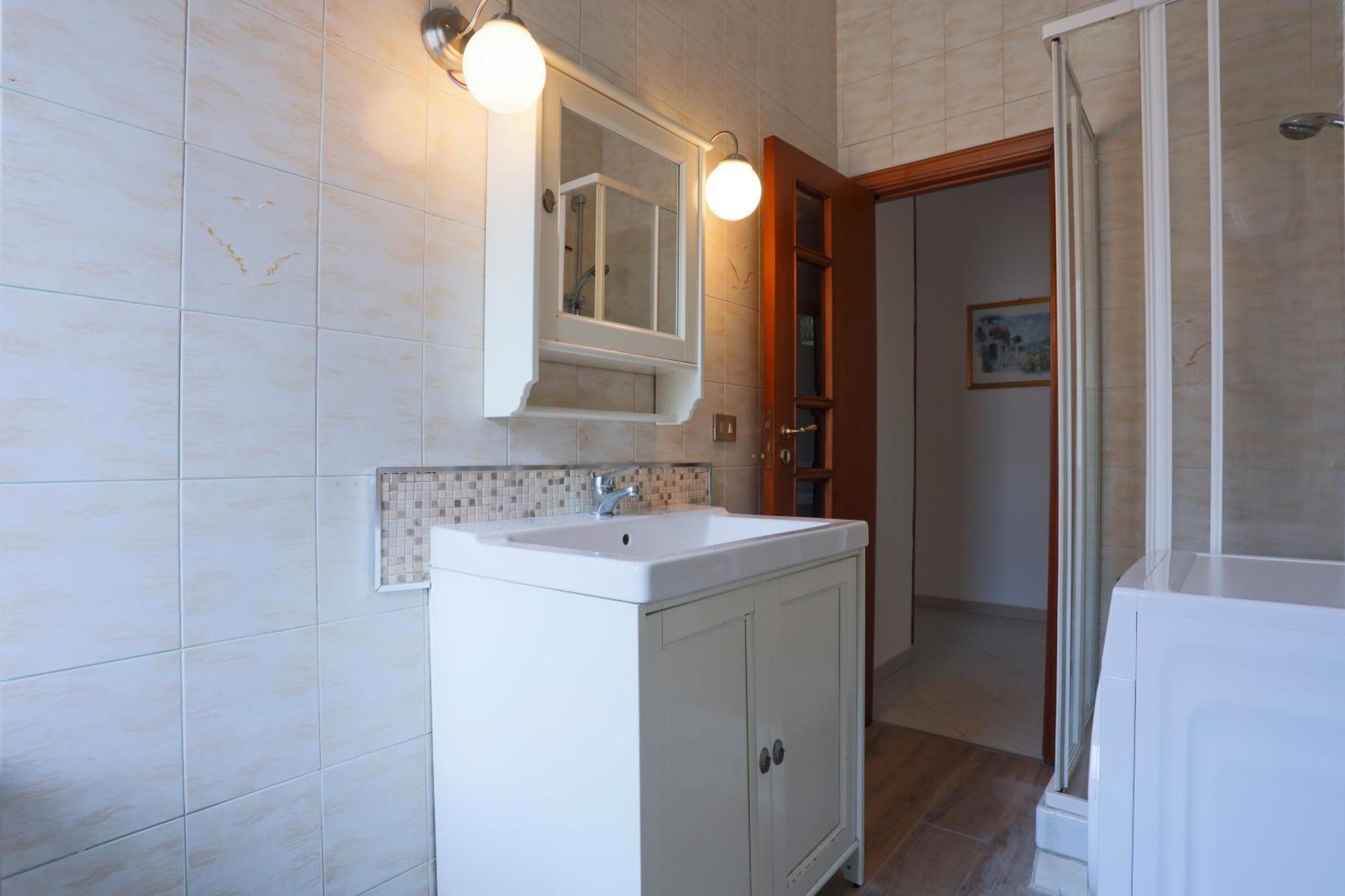 Bright Apartment Near The Sea With Parking Salerno Exterior photo