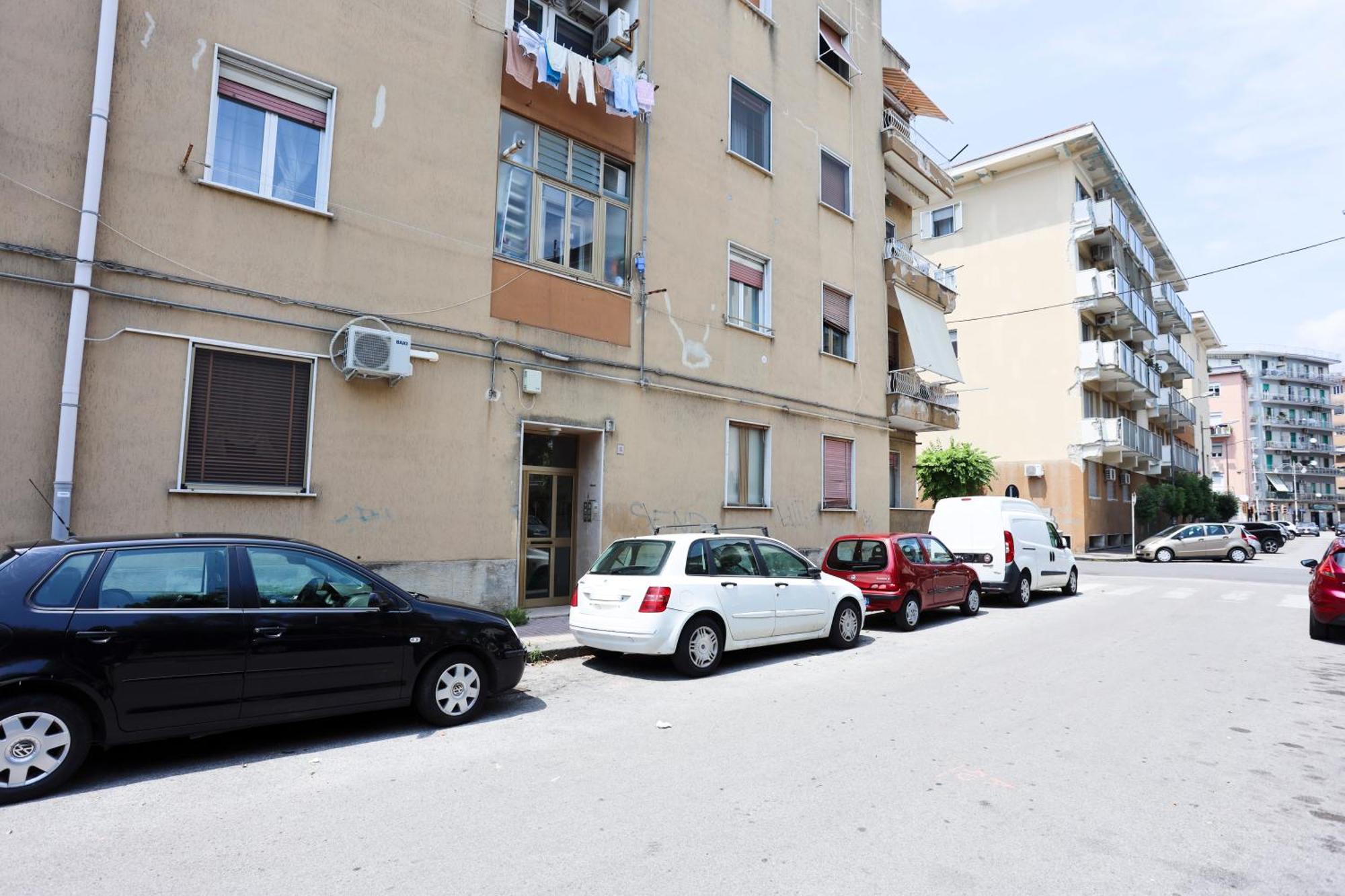 Bright Apartment Near The Sea With Parking Salerno Exterior photo